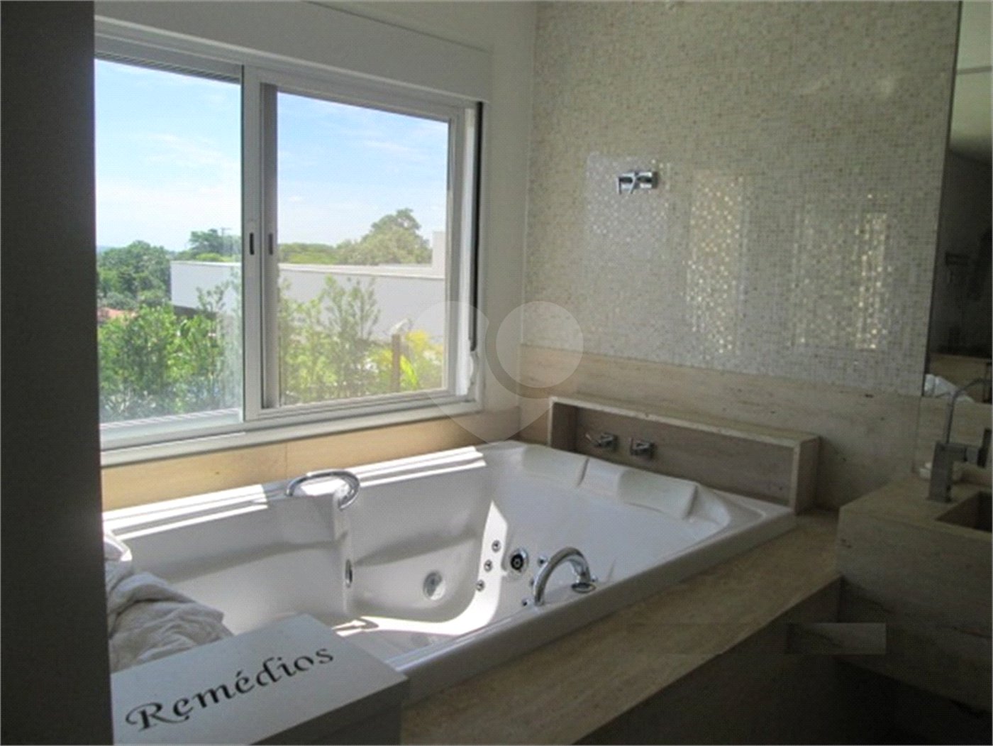 Casa à venda com 6 suítes no condomínio Jardim Primavera, Louveira - SP