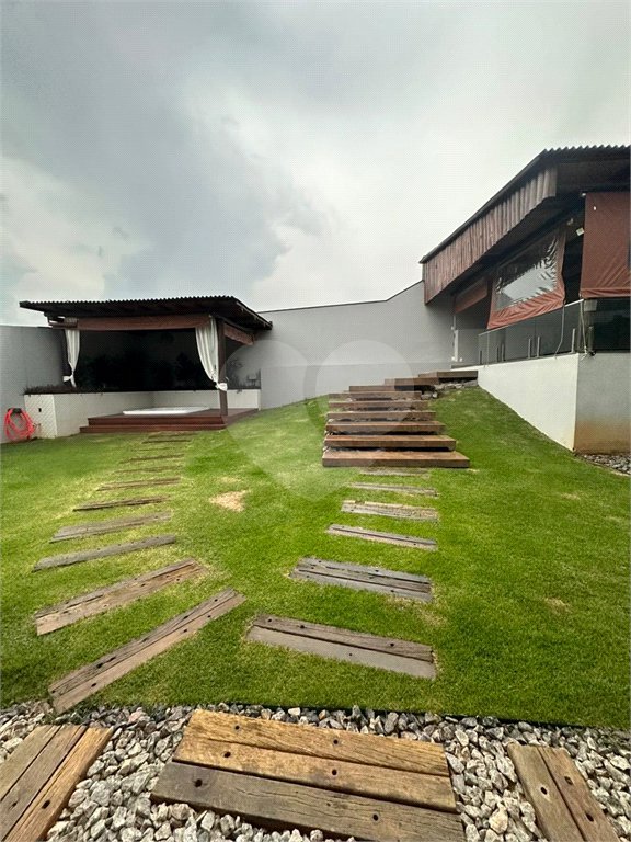 Sobrado à venda com 4 quartos, sendo 2 suítes,  no Centro, Joanópolis, SP