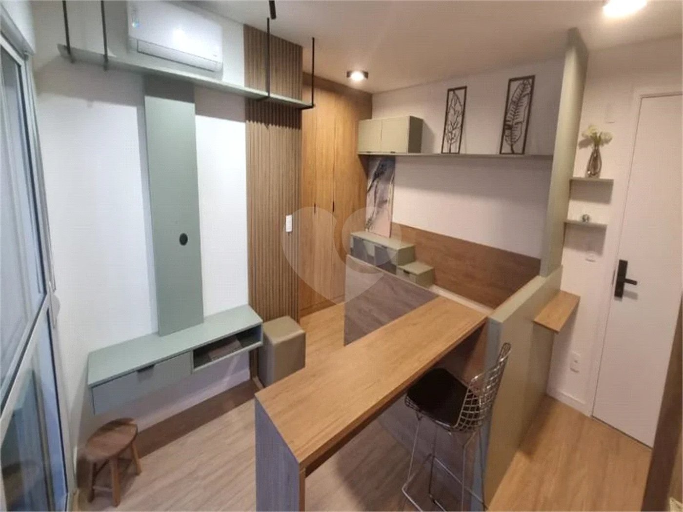 Studio Mobiliado com Varanda, Ar-Condicionado e Lazer Completo