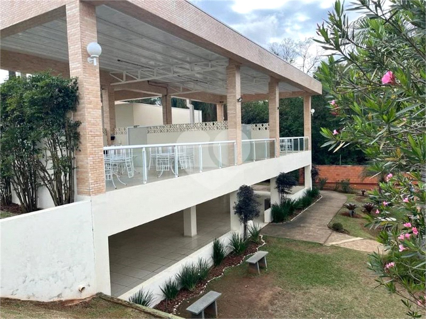 Casa à venda com 3 quartos, sendo 1 suíte, no condomínio Village Moutonnée, Salto - SP