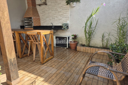 Casa à venda no Bairro Imperial – Atibaia | 2 dormitórios, suíte, 2 vagas e área gourmet