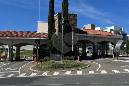 Casa à venda com 4 quartos, sendo 3 suítes, no condomínio Residencial Mont'alcino, Valinhos - SP