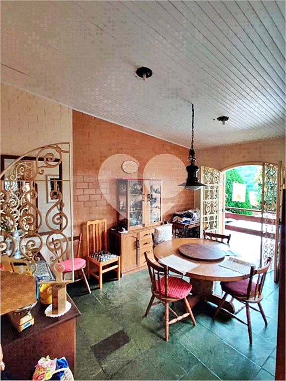 Casa à venda com 4 quartos, sendo 1 suíte, no condomínio Chacarás Bela Vista, Mairiporã - SP