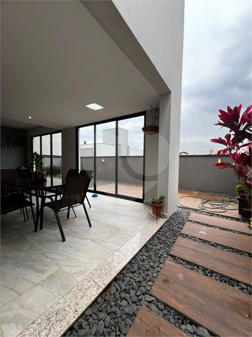 Casa à venda com 4 quartos, sendo 3 suítes, no condomínio Mosaico Essence, Mogi das Cruzes - SP
