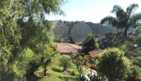 Chácara à venda com 4 quartos, sendo 3 suítes,  em Monterrey, Louveira, SP