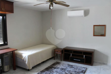 Sobrado à venda com 4 quartos, sendo 2 suítes, em Vila das Mercês, São Paulo, SP