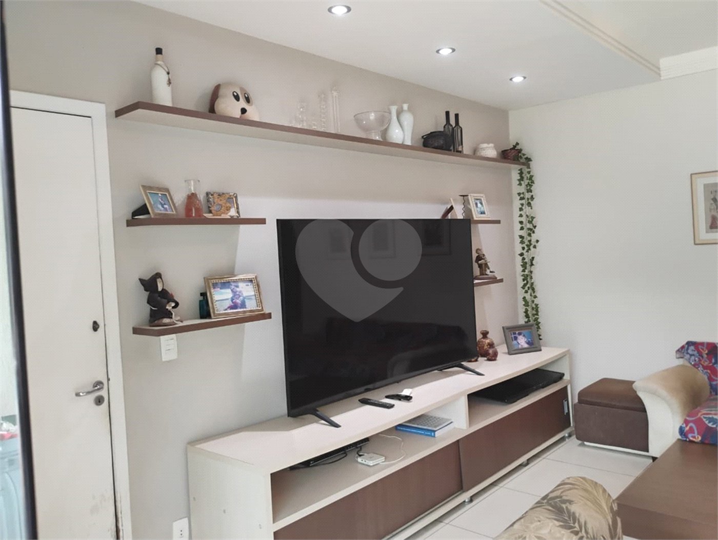 Casa à venda com 3 quartos, sendo 1 suíte,  em Vila Suissa, Mogi das Cruzes, SP