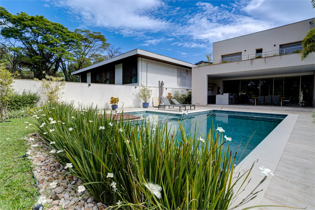 Casa à venda com 5 suítes em Jardim Cordeiro, São Paulo, SP