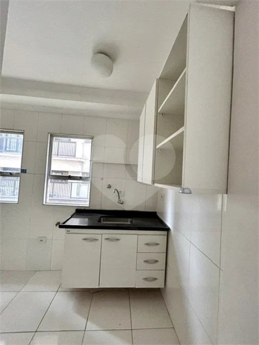 Apartamento Reformado com 1 dormitório, 1 vaga de garagem em Santa Cecília.