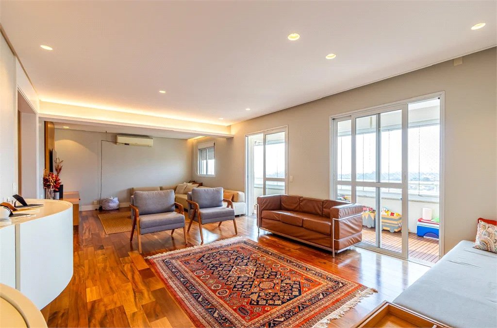 Apartamento à venda com 4 quartos, sendo 3 suítes, em Real Parque, São Paulo, SP
