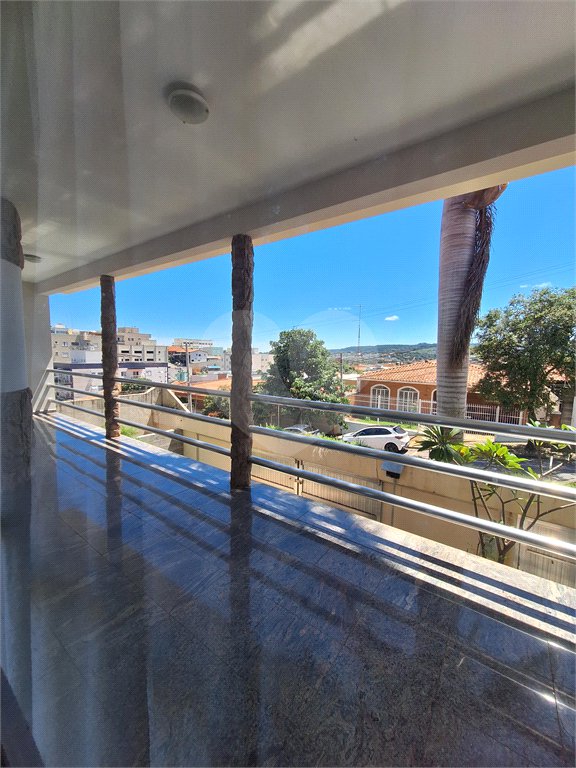 Casa à venda ou para alugar com 4 quartos, sendo 2 suítes,  em Santa Rosa, Vinhedo, SP