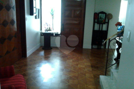 Sobrado à venda com 4 quartos, sendo 1 suíte, em Alto da Boa Vista, São Paulo, SP