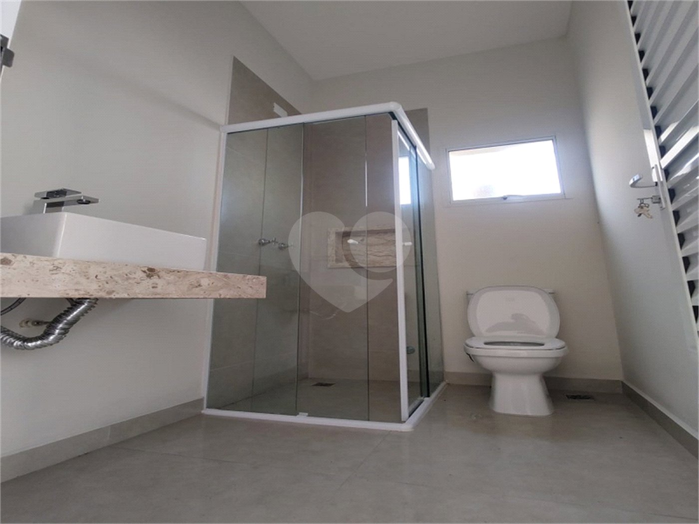 Casa à venda com 3 quartos, sendo 1 suíte,  no condomínio Atibaia Park 1, Atibaia - SP