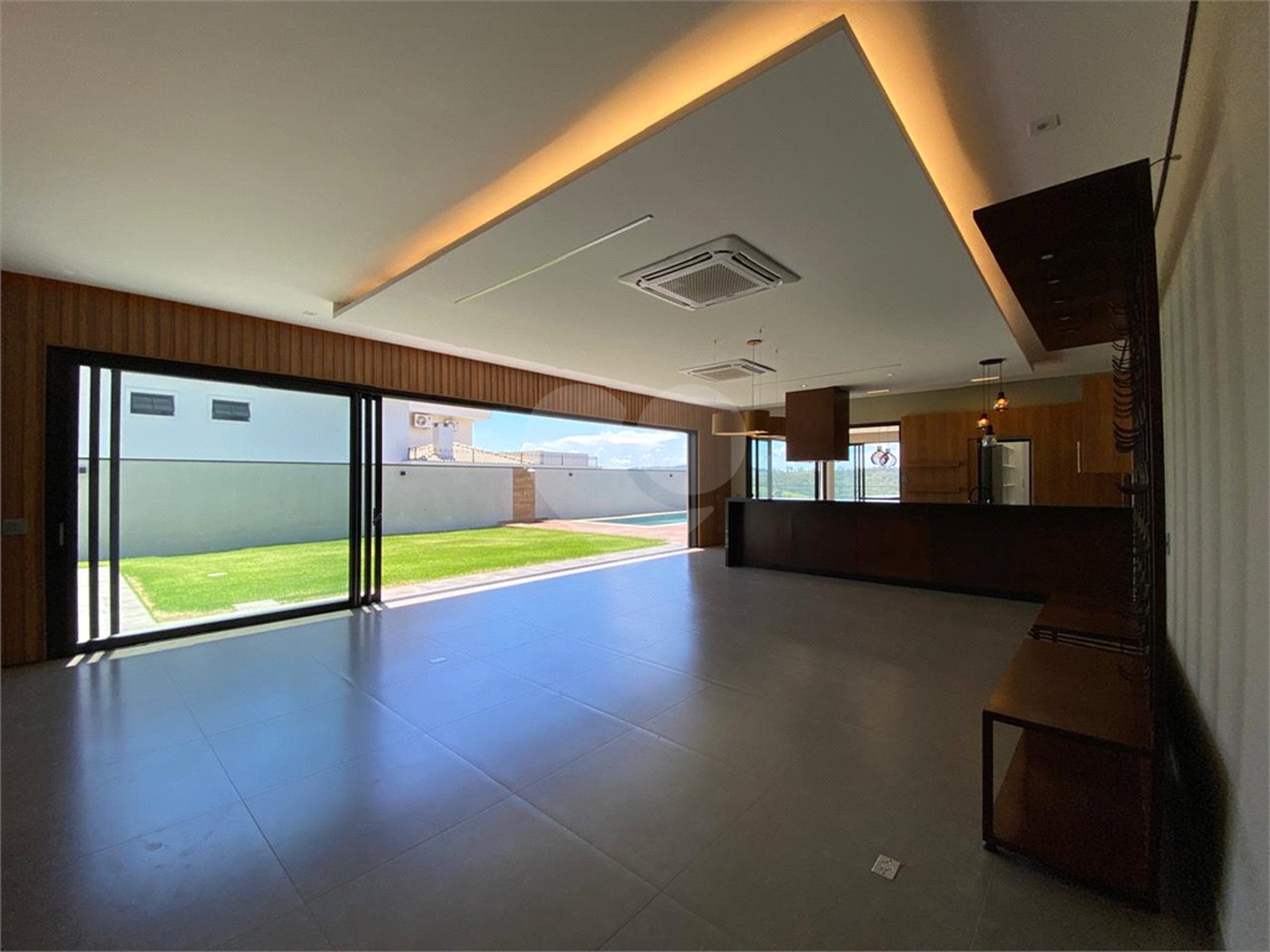 Casa à venda ou para alugar com 4 suítes no condomínio Campo de Toscana, Vinhedo - SP