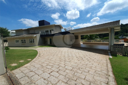 Casa à venda com 5 suítes no condomínio Vila Hípica I, Vinhedo - SP