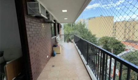 Apartamento à venda com 2 quartos, sendo 1 suíte,  em Laranjeiras, Rio de Janeiro, RJ