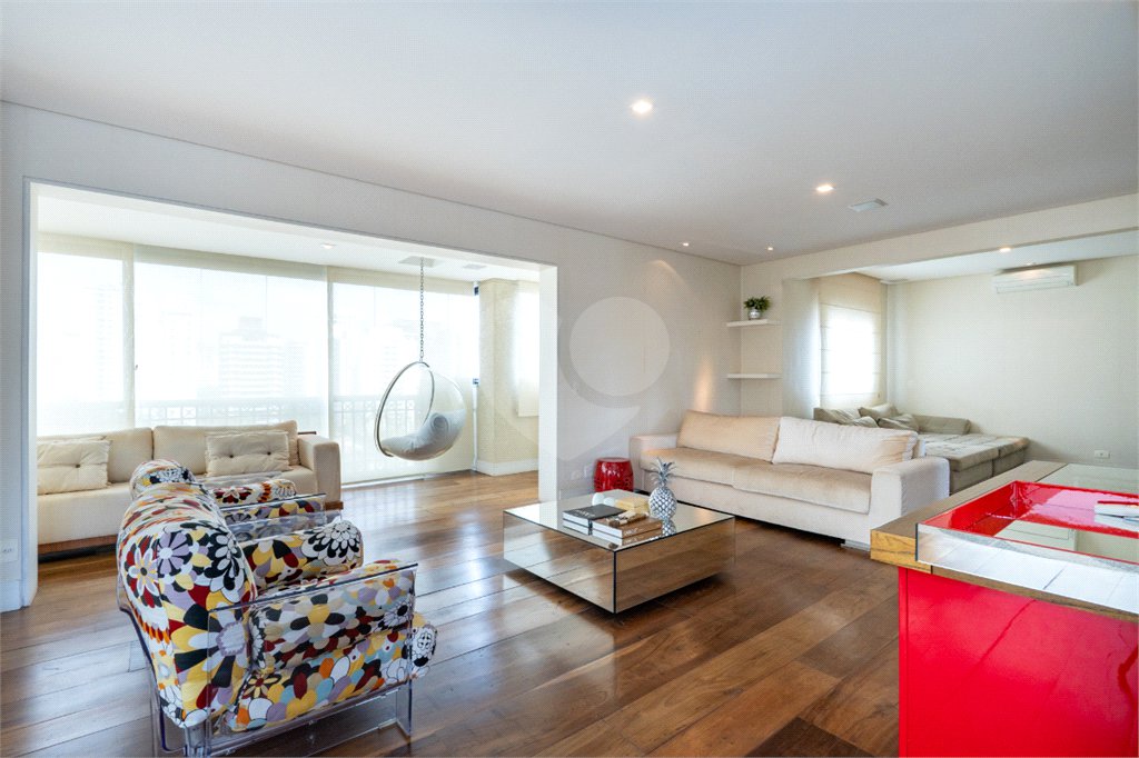 Apartamento à venda com 3 suítes em Vila Nova Conceição, São Paulo, SP