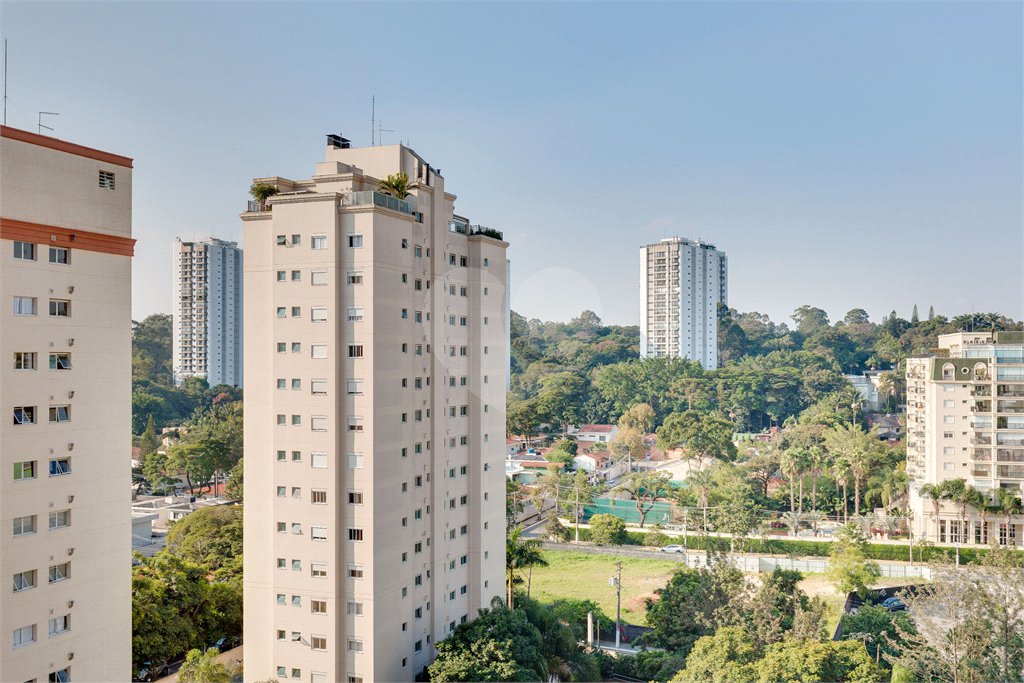 Apartamento Alto da Boa Vista em Condominio Clube