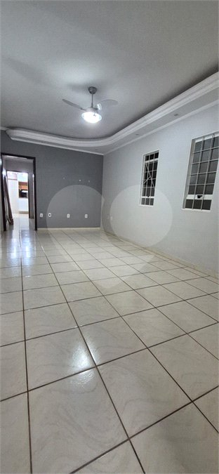 Casa à venda com 3 quartos em Jardim do Carmo, Araraquara, SP