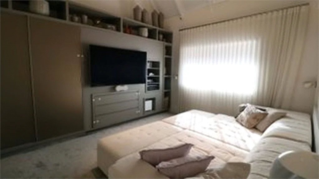 Sobrado à venda com 4 quartos, sendo 3 suítes, em Paraíso do Morumbi, São Paulo, SP