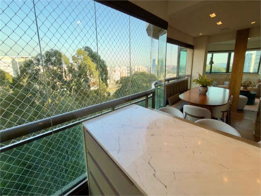 Apartamento à venda ou para alugar com 4 suítes em Jardim Fonte do Morumbi, São Paulo, SP