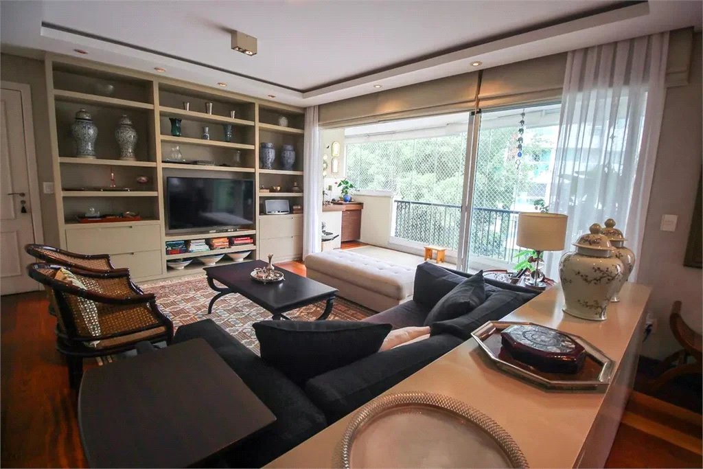 Apartamento à venda com 3 suítes em Real Parque, São Paulo, SP