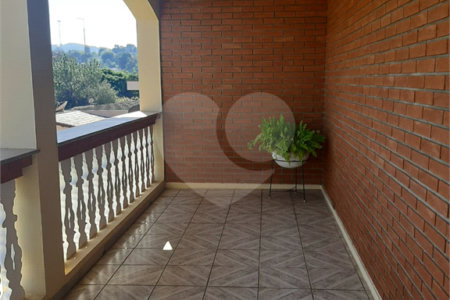Casa à venda com 3 quartos, sendo 1 suíte, no Centro, Vinhedo, SP