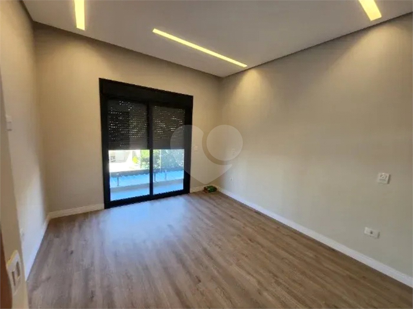 CASA A VENDA 280M², 4 DORMITORIOS, 4 SUITES, 4 VAGAS - URBANOVA - SÃO JOSÉ DOS CAMPOS/SP.