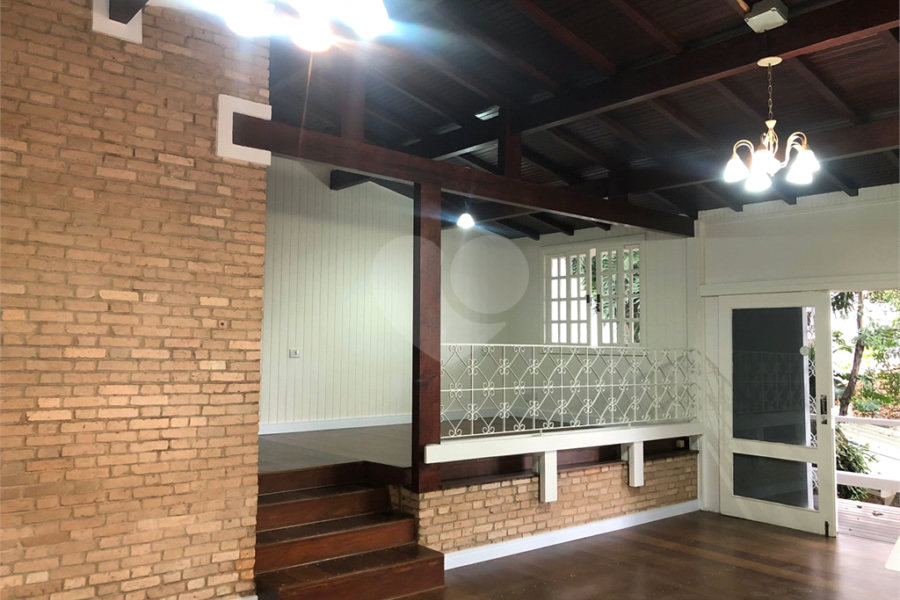 Sobrado à venda com 5 quartos, sendo 1 suíte,  em Tremembé, São Paulo, SP