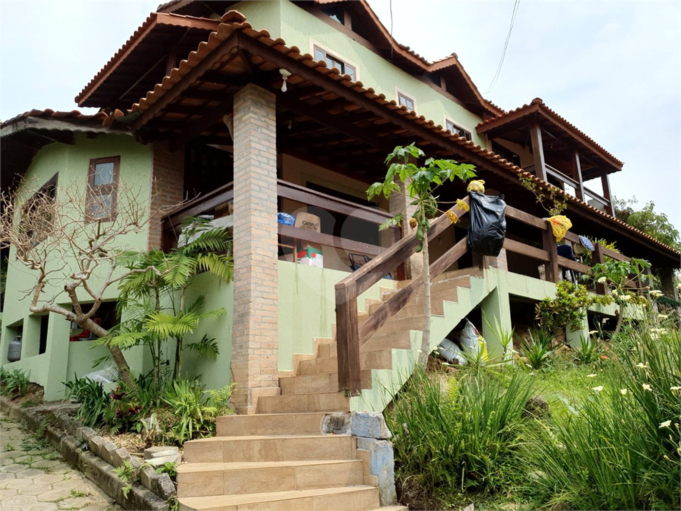 Casa à venda com 3 quartos, sendo 2 suítes, no condomínio Residencial Jardim Lago da Cantareira, Mairiporã - SP