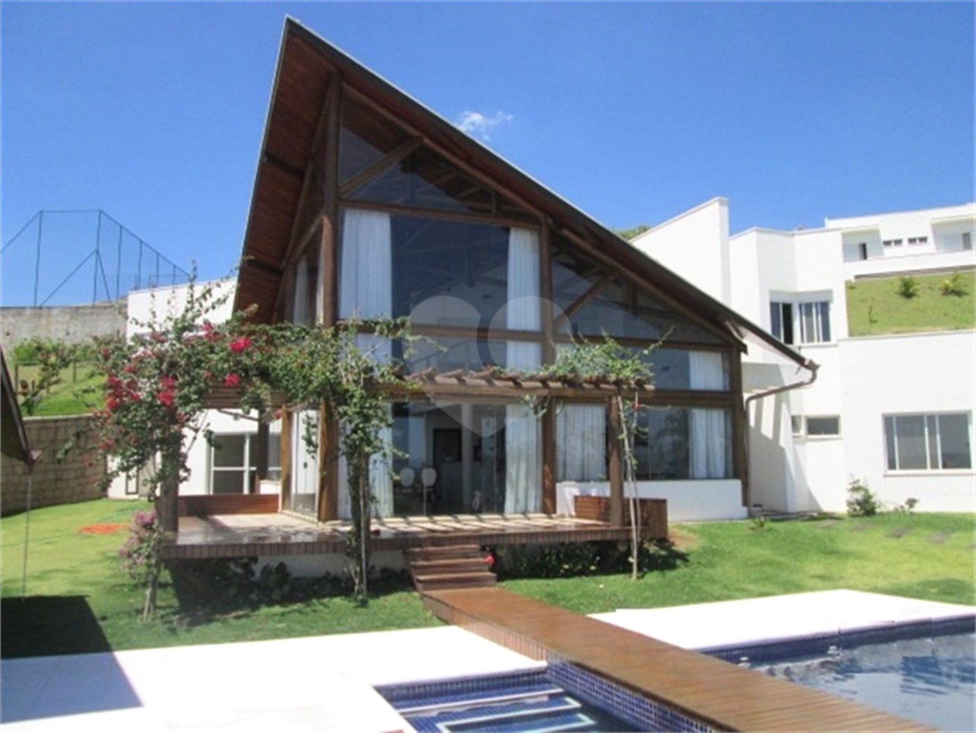 Casa à venda com 6 suítes no condomínio Jardim Primavera, Louveira - SP