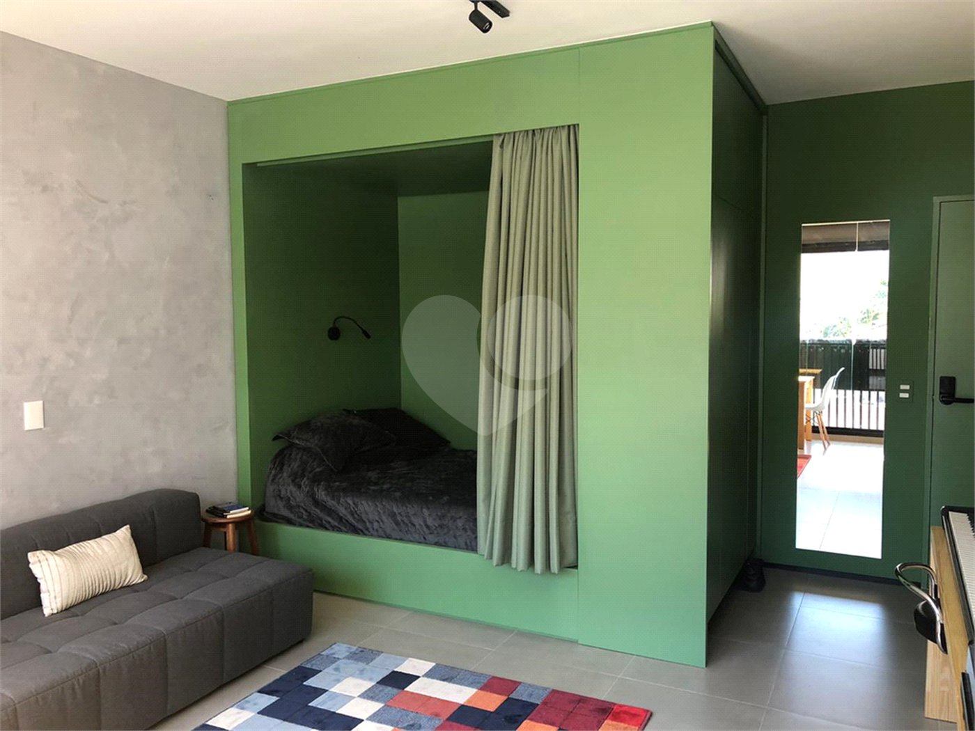 Vendo apartamento todo reformado em prédio novo por arquiteta internacional, porteira fechada e rend