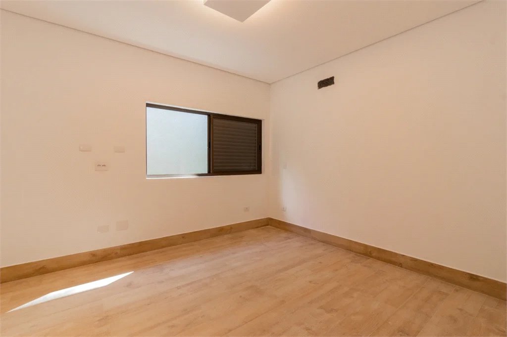 Casa à venda com 4 quartos, sendo 1 suíte,  em Jardim Guedala, São Paulo, SP