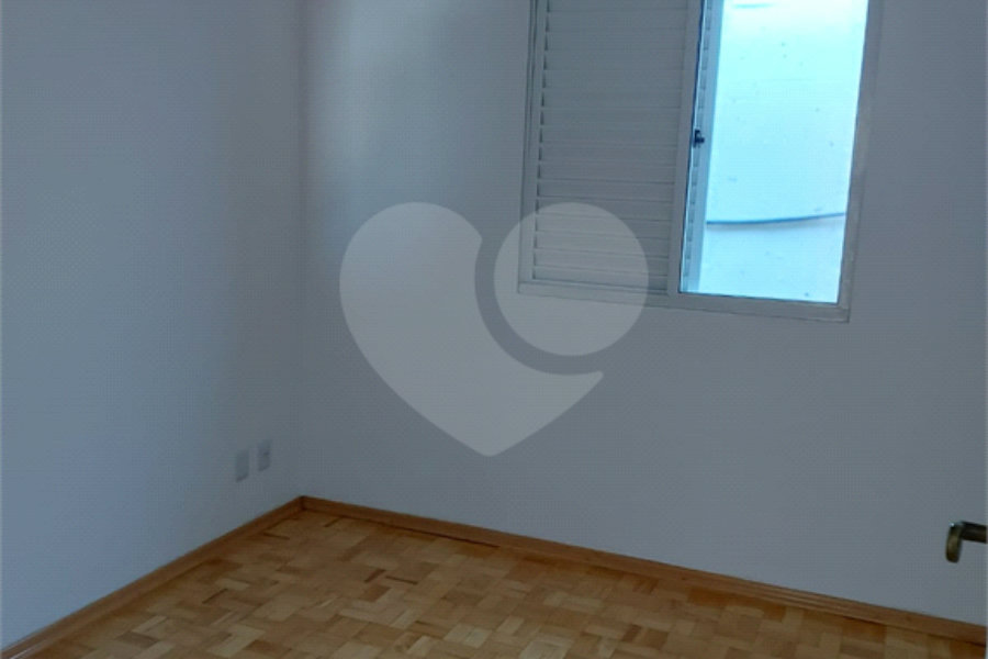 Casa à venda com 3 quartos, sendo 1 suíte, no condomínio Vila das Macieiras, São Paulo - SP