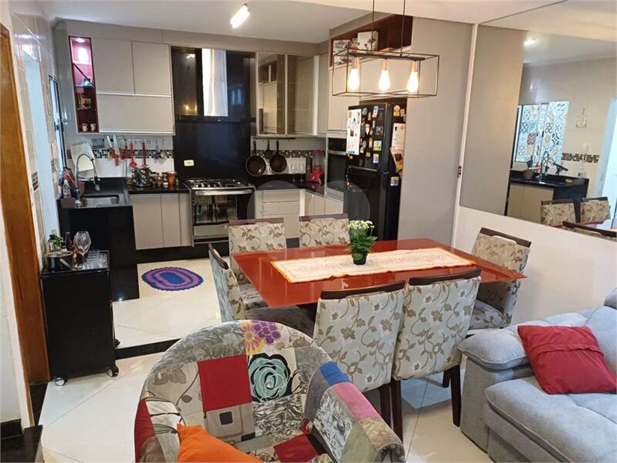 Casa à venda com 3 quartos, sendo 1 suíte, no condomínio Residencial Shekinah, São Paulo - SP