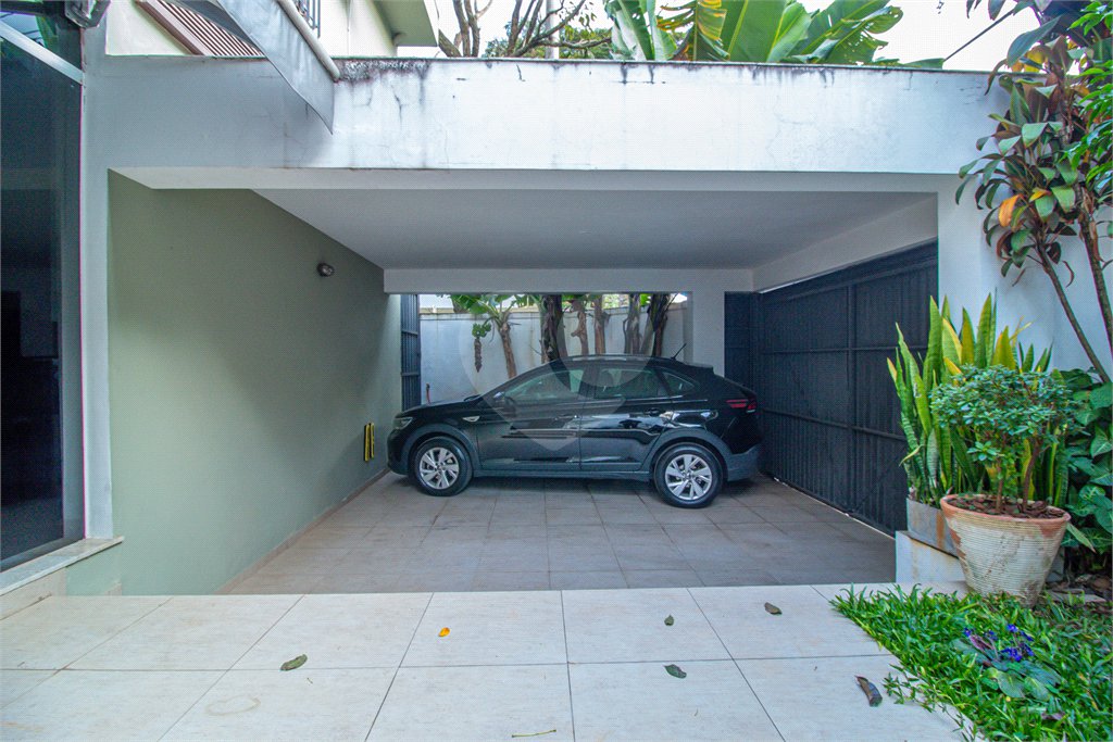 Casa à venda com 3 quartos, sendo 1 suíte, em Alto da Boa Vista, São Paulo, SP