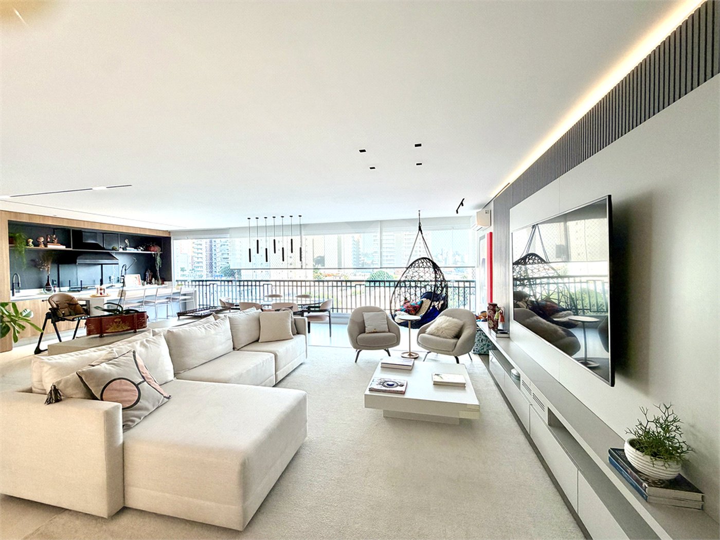 Apartamento à venda com 3 suítes em Vila Romana, São Paulo, SP