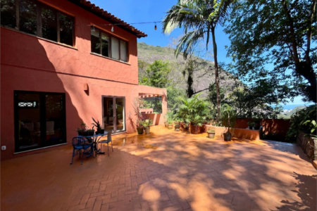 Casa à venda com 4 quartos, sendo 1 suíte, em Lagoa, Rio de Janeiro, RJ