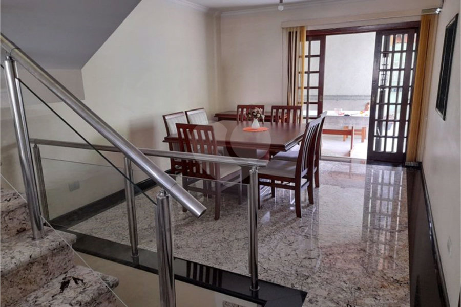 Sobrado à venda com 3 suítes em Vila Romero, São Paulo, SP