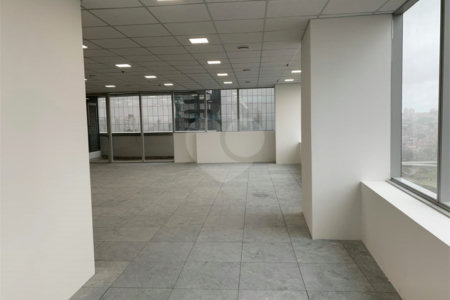 Sala à venda em Várzea de Baixo, São Paulo, SP