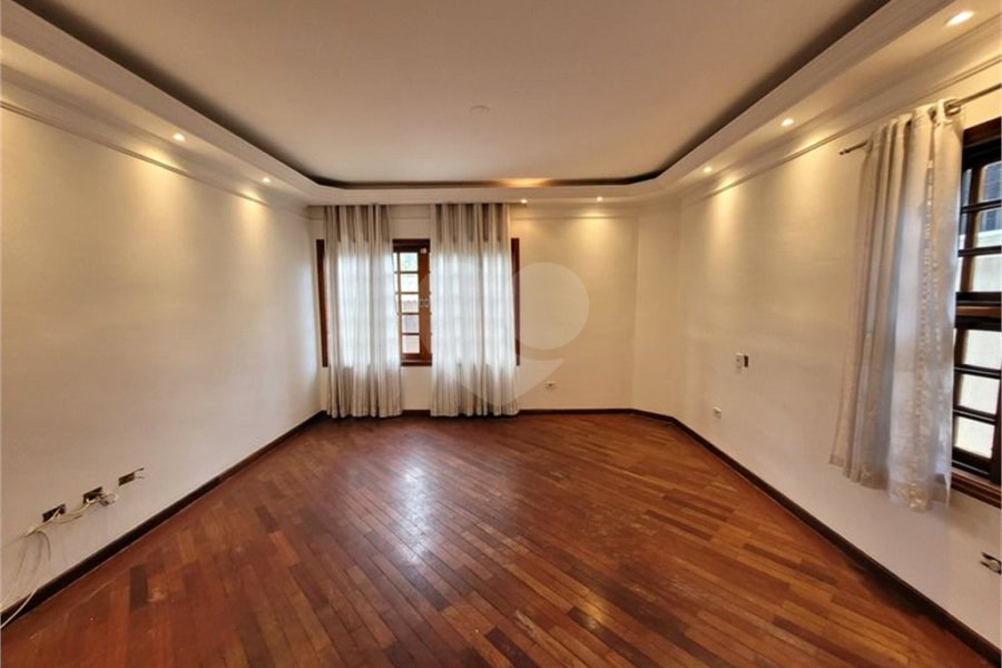 Casa térrea assobradada