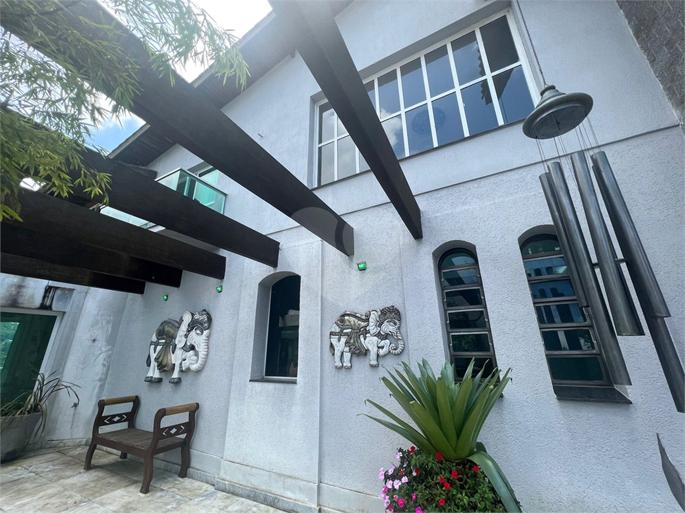 Casa à venda com 6 quartos, sendo 5 suítes, no condomínio Alpes da Cantareira, Mairiporã - SP