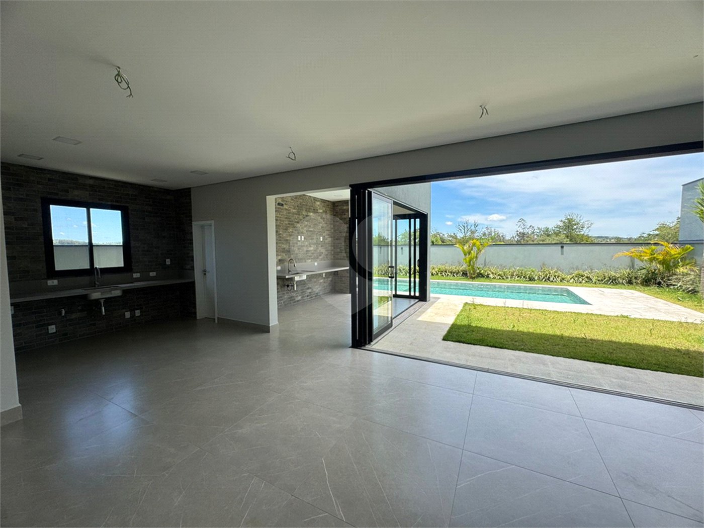 Casa à venda com 4 suítes no condomínio Villas do Golf, Itu - SP
