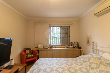 Casa à venda com 3 quartos, sendo 1 suíte,  em Parque Colonial, São Paulo, SP