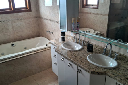 Sobrado à venda com 4 quartos, sendo 2 suítes, em Jardim Quisisana, Poços de Caldas, MG