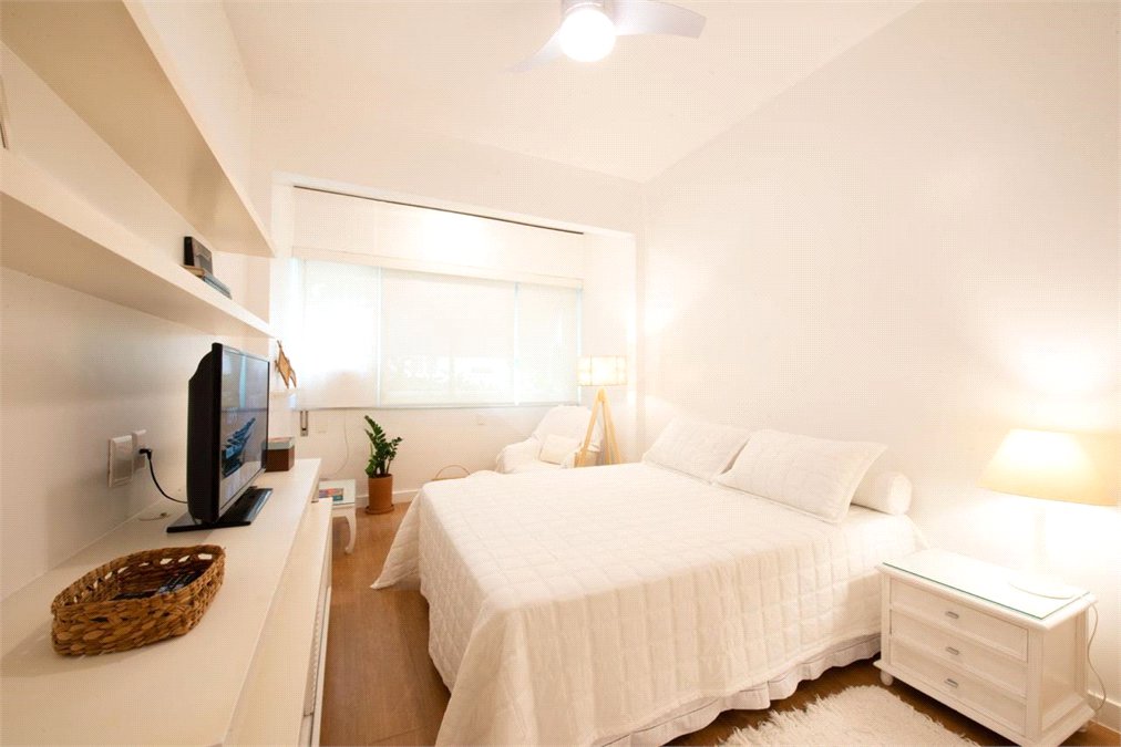 Apartamento à venda com 3 quartos, sendo 1 suíte, em Leme, Rio de Janeiro, RJ