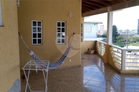 Casa à venda com 3 quartos, sendo 1 suíte, em Jardim Rodeio, Mogi das Cruzes, SP