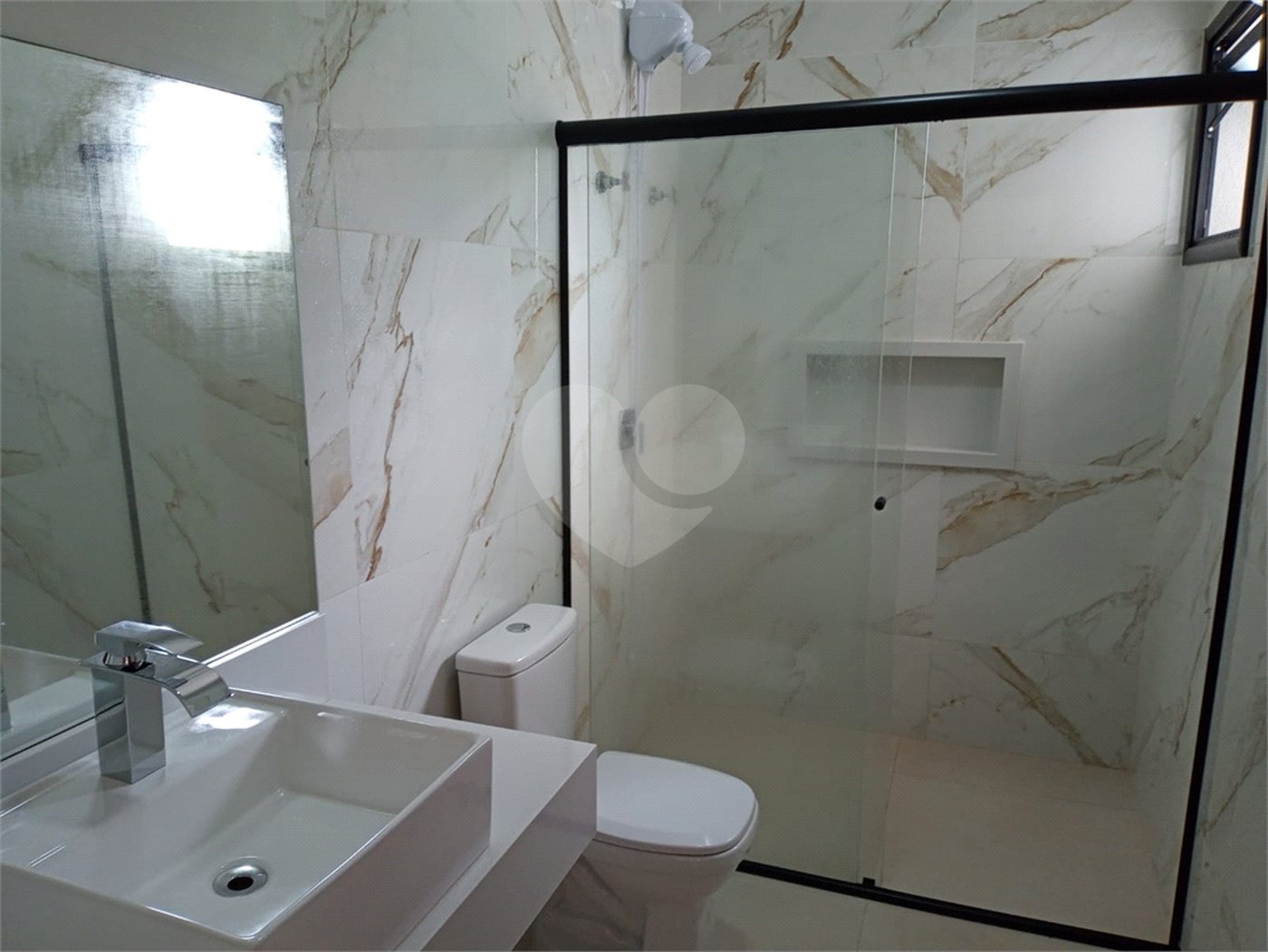 Casa à venda ou para alugar com 3 suítes no condomínio Residencial Viena, Indaiatuba - SP