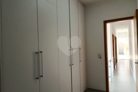 Sobrado novo, com 250m², 3 quartos, sendo 1 suíte, 2 garagens, à venda na Vila Prudente
