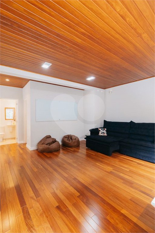 Casa à venda com 5 quartos, sendo 4 suítes, no condomínio Figueira Garden, Atibaia - SP